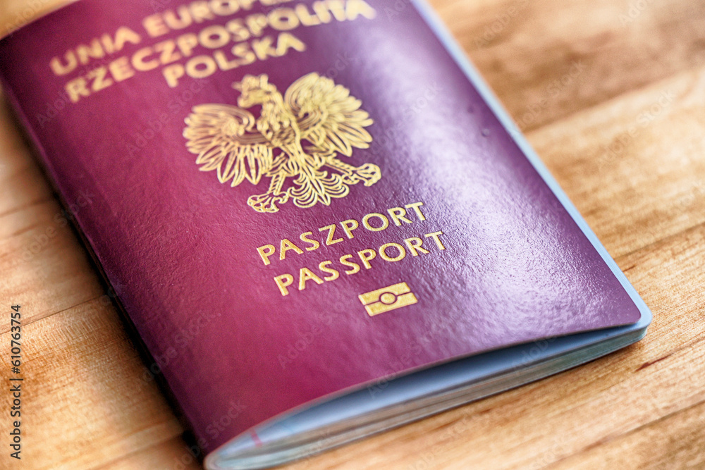 Paszport Unia Europejska polska przygotowany do podroży.  - obrazy, fototapety, plakaty 