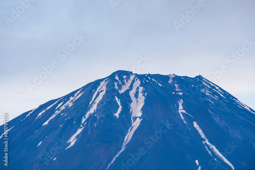 夜明け前の精進湖・富士山