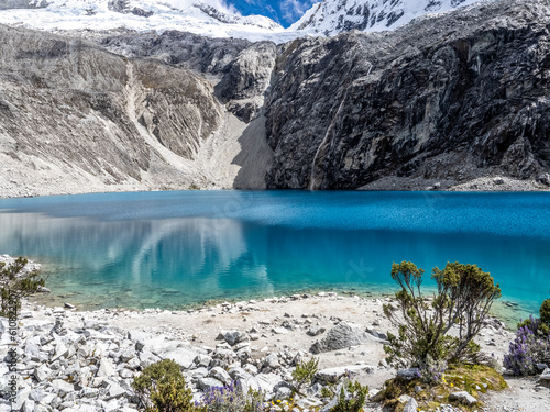 Laguna 69 en el Parque Nacional Huascarán, en la Cordillera Blanca, Huaraz, Ancash, Peru