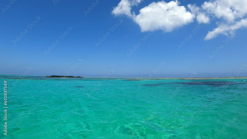 沖縄の青い海