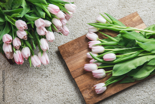 Fototapeta Naklejka Na Ścianę i Meble -  Beautiful tulip flowers in the wooden box