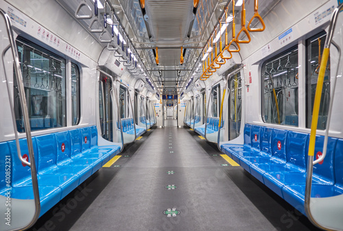 Fotografía Empty mas rapid transit train (MRT)