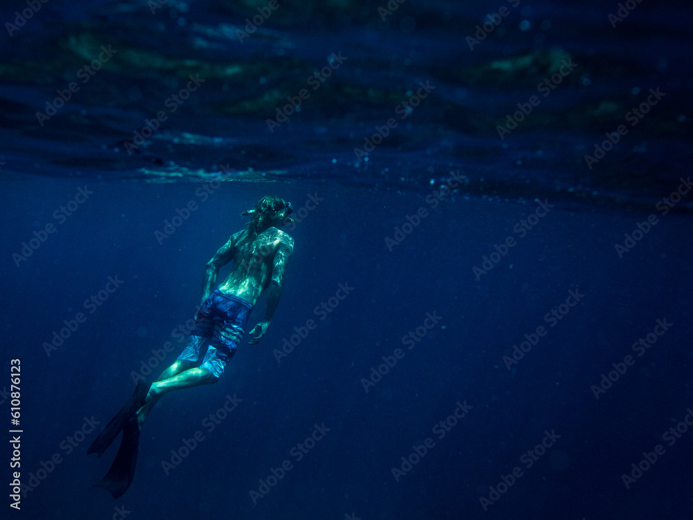 Naklejka premium shooting underwater