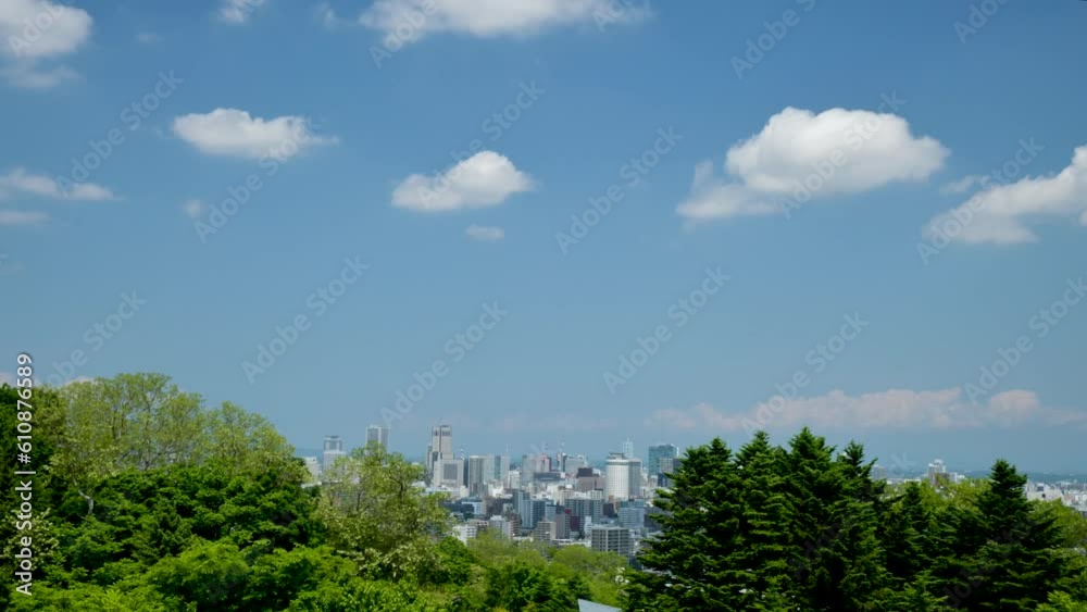 青空の札幌と自然の街並みをタイムラプスで撮影 青空の札幌と自然の街並みをタイムラプスで撮影