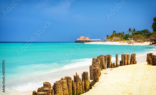 Sch  ne tropische Insel Sansibar. Meer und Strand von Sansibar  Tansania.