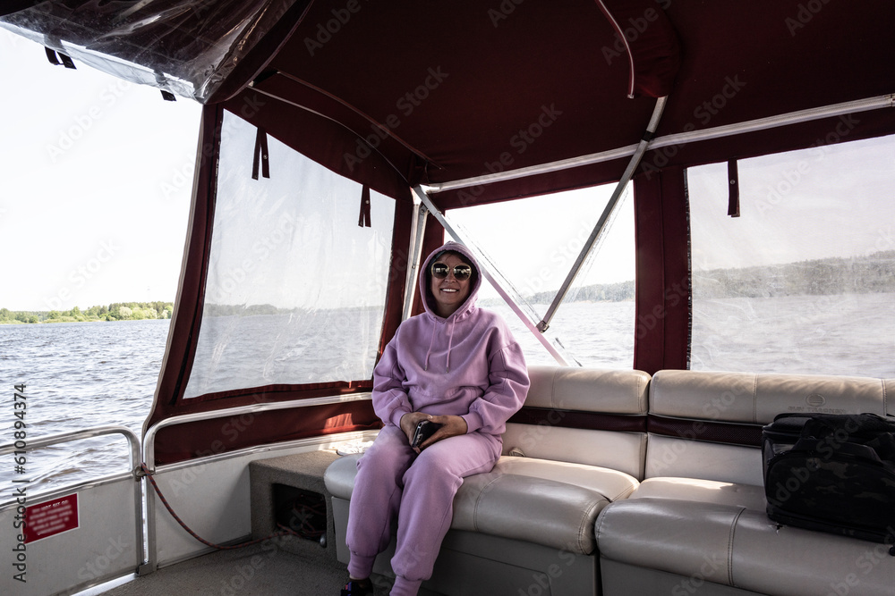 Fototapeta premium boating on the lake on an early sunny summer morning