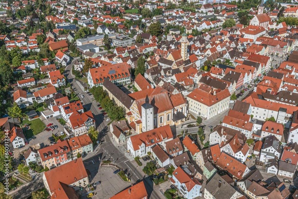 Die Altstadt von Mindelheim im Unterallgäu aus der Luft
