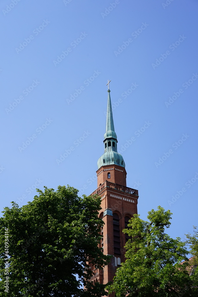 Obraz premium Kirchturm des Segenskirche in der Schönhauser Allee in Prenzlauer Berg in Berlin