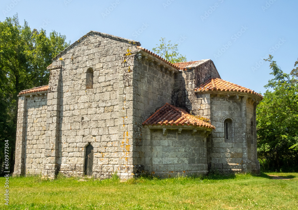 Iglesia románica de san Miguel de Breamo (siglos XII-XIII). Pontedeume, A Coruña, España. Iglesia románica de san Miguel de Breamo (siglos XII-XIII). Pontedeume, A Coruña, España.