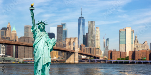 New York City skyline of Manhattan with Statue of Liberty, Brooklyn Bridge and World Trade Center photomontage panorama in the United States © Markus Mainka
