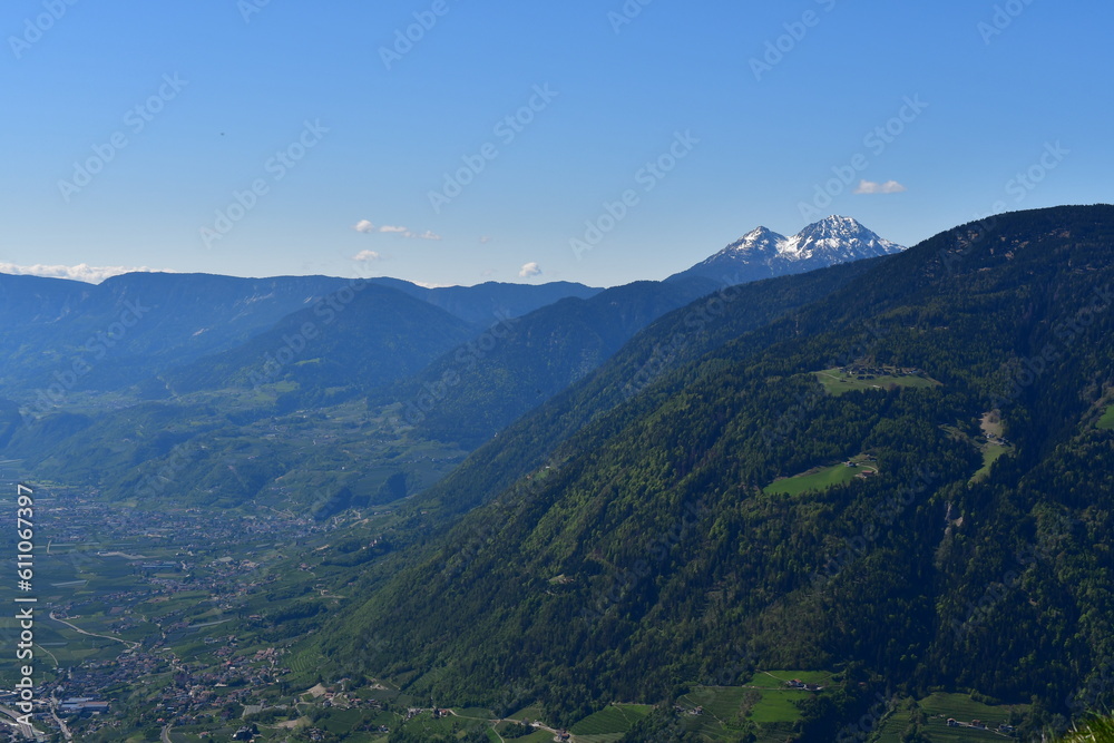 Schöne Landschaft am Meraner Höhenweg in Südtirol 