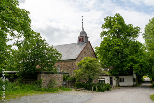 Seitenansicht der Linneper Kirche bei Ratingen