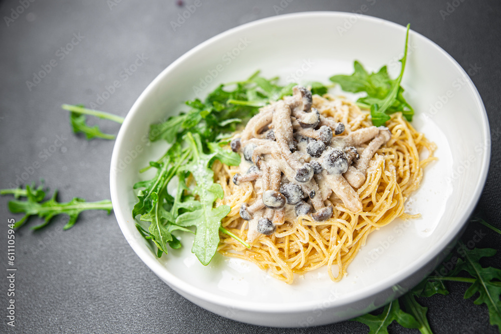 mushroom pasta spaghetti sauce shimeji brown mushroom meal food snack on the table copy space food background rustic top view mushroom pasta spaghetti sauce shimeji brown mushroom meal food snack on the table copy space food background rustic top view