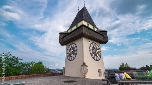 Hyperlapse Zeitraffer vom Grazer Uhrturm an einem schönen Sommertag
