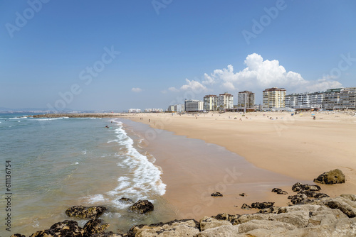 Vista da Costa da Caparica, uma das melhores praias de Lisboa, Portugal