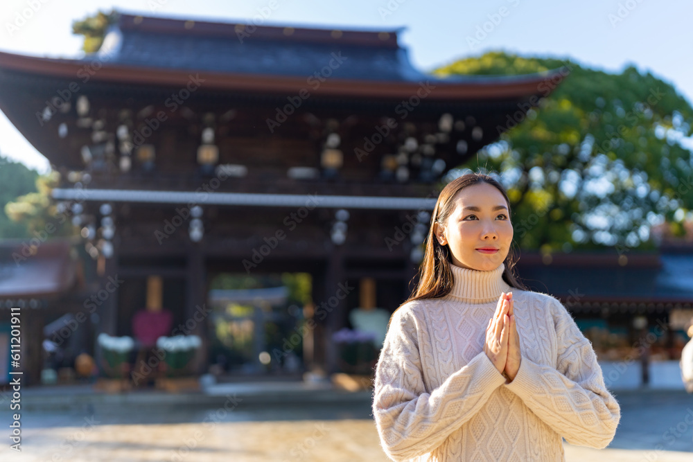 Ταπετσαρία Young Asian woman praying in traditional Meiji Jingu Shrine in Tokyo city, Japan