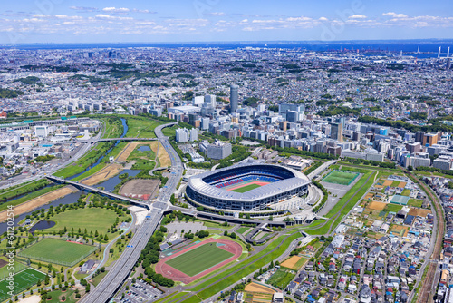 横浜国際総合競技場・スタジアム上空より新横浜の街並みを望む・2023撮影