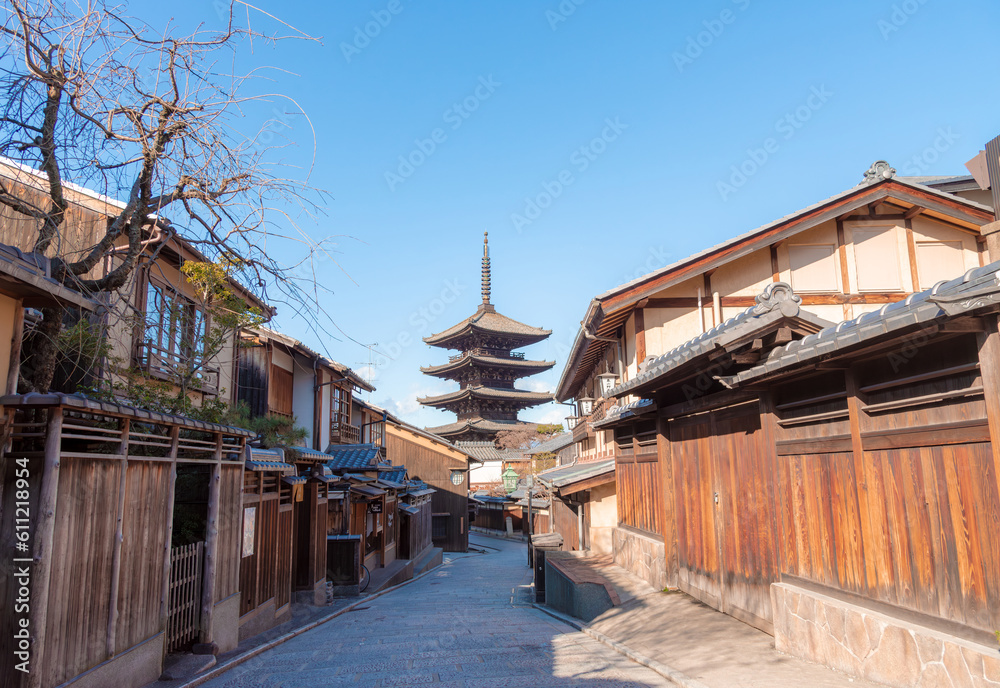 The Yasaka Pagoda(Hokanji Temple), is a popular tourist attraction, the Yasaka Pagoda, also known as Tower of Yasaka and Yasaka-no-to, is a Buddhist pagoda located in Kyoto, Japan.
The Yasaka Pagoda(Hokanji Temple), is a popular tourist attraction, the Yasaka Pagoda, also known as Tower of Yasaka and Yasaka-no-to, is a Buddhist pagoda located in Kyoto, Japan.