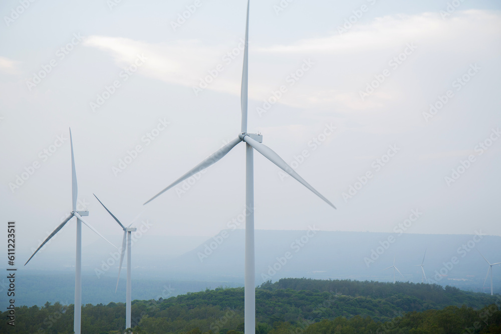 Poles and propellers are used as wind power plants. Poles and propellers are used as wind power plants.