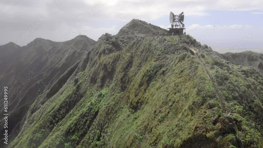 The Stairway to Heaven hike on Oahu, Hawaii, also known as the Haiku ...