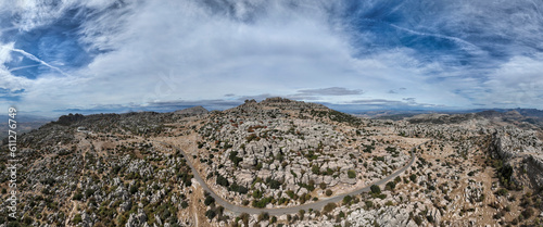vista aérea de las formaciones rocosas del paraje natural del torcal de Antequera, Andalucía
