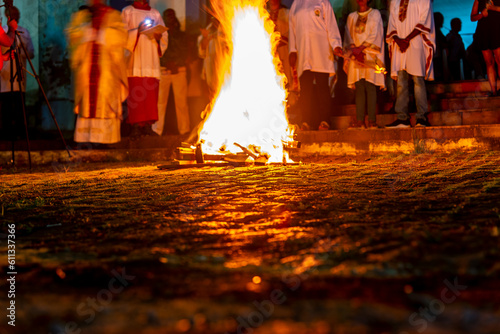 Catholic faithful are around the Santa bonfire on Saturday night hallelujah. Holy week in Valenca, Bahia. © Thales