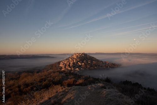 Cordes-sur-Ciel, Tarn, Occitanie au petit matin