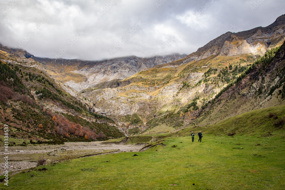 Fototapeta premium Paysage montagne Pyrénées (Espagne, Vallée de Pineta)