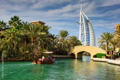 Obraz na plátně View of the hotel Burj Al Arab from Souk Madinat Jumeirah