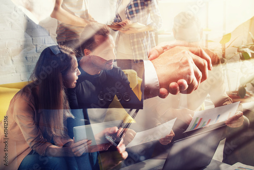 Фотография Team of workers reaches an agreement