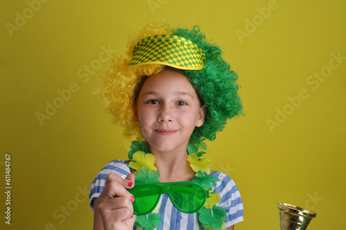 criança sorridente divertida com cores do brasil, brasileira, feliz  © Alexandre