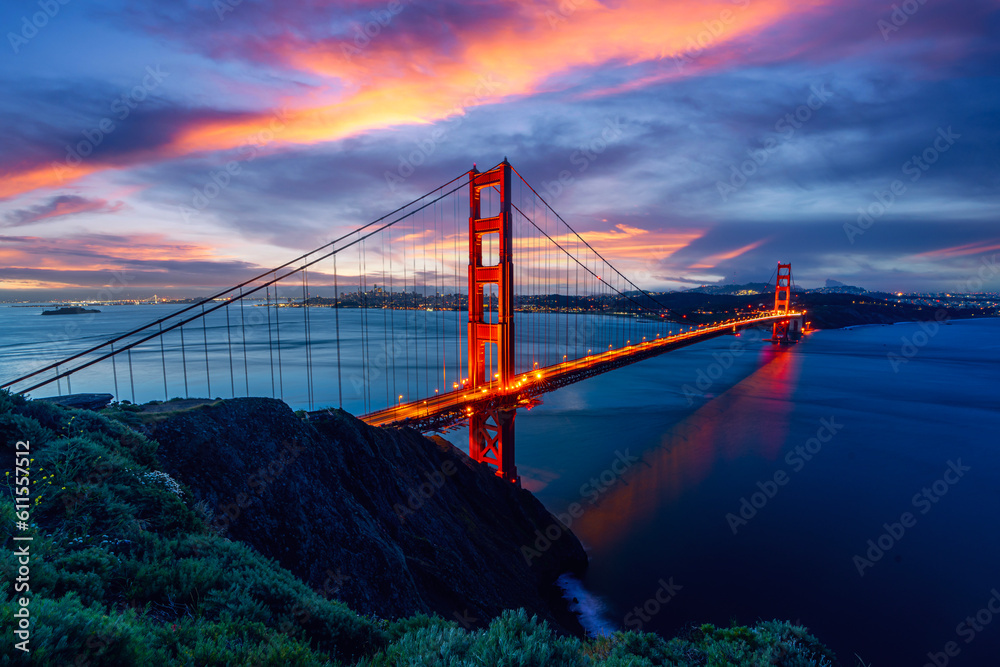 Fototapeta premium Golden Gate Bridge over San Francisco Bay