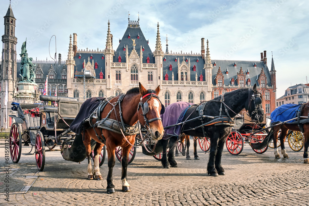 Fototapeta premium Horses on Grote Markt Brugge, the main attraction of Bruges, Belgium