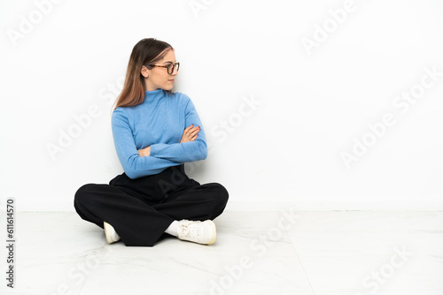 Young Caucasian woman sitting on the floor in lateral position