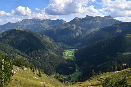 Blick auf Eisenerzer Ramsau mit Skiflugschanze und Stadelstein und Eisenerzer Reichenstein im HIntergrund