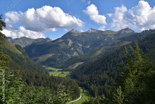 Blick auf Eisenerzer Ramsau mit Skiflugschanze und Eisenerzer Reichenstein im HIntergrund © Michael