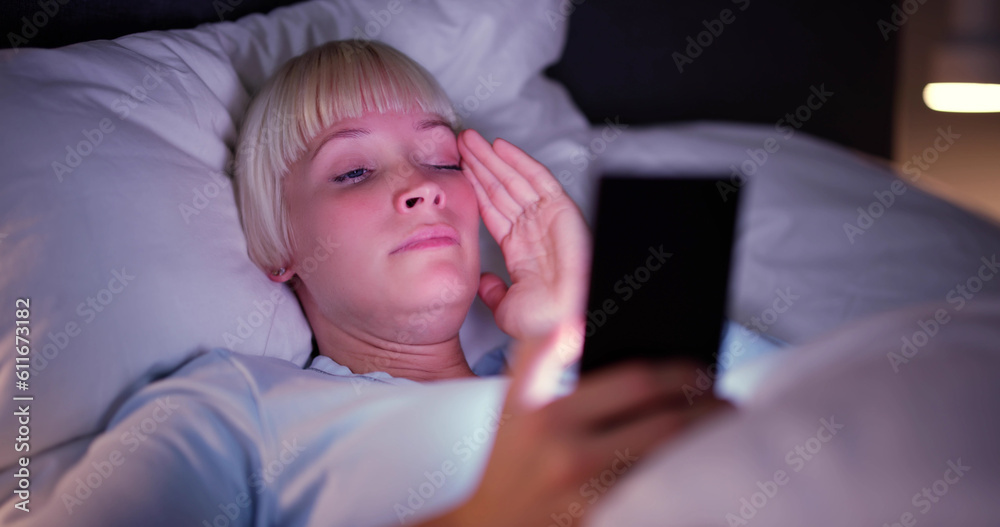 Watching Cell Phone Before Sleep At Night Watching Cell Phone Before Sleep At Night