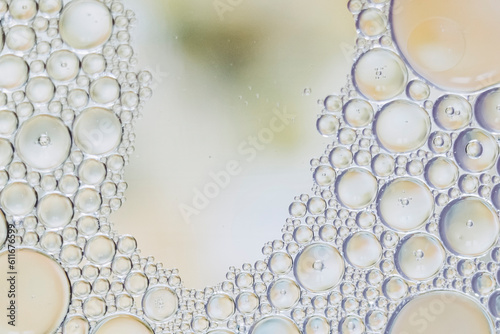 Fototapeta Naklejka Na Ścianę i Meble -  Arrière plan abstrait bulles - Huile dans de l'eau sur un fond flou multicolore
