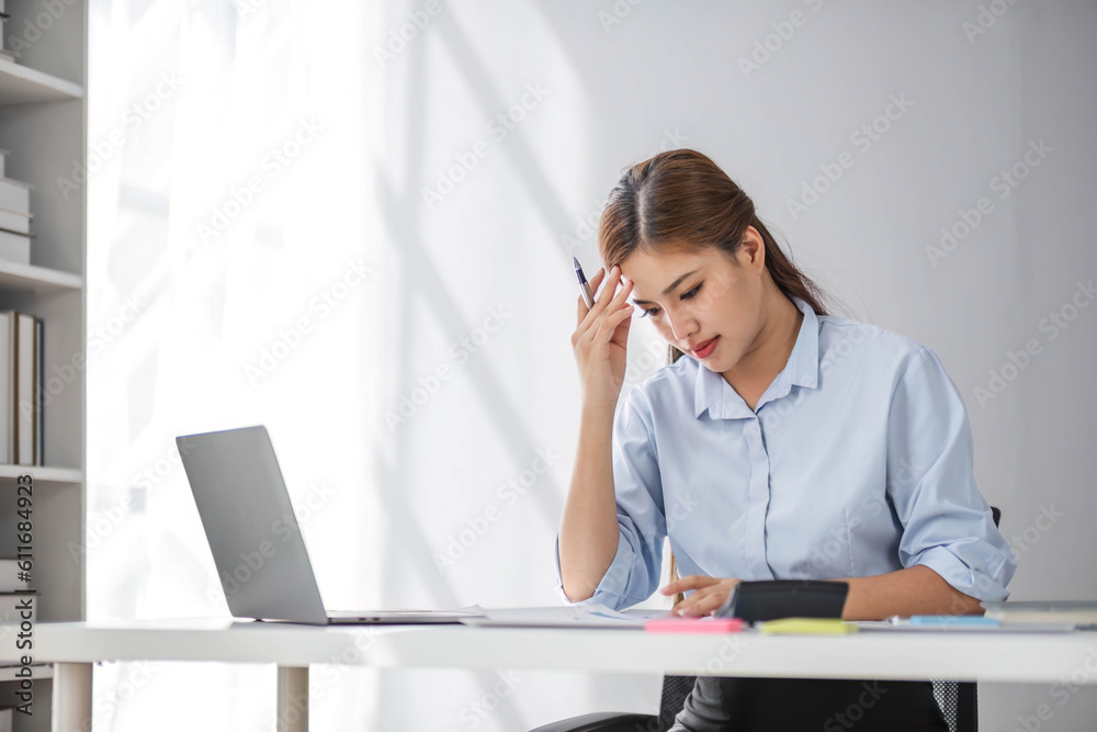 Puzzled confused asian woman thinking hard concerned about online problem solution looking at laptop screen, worried serious asian businesswoman focused on solving difficult work computer task Puzzled confused asian woman thinking hard concerned about online problem solution looking at laptop screen, worried serious asian businesswoman focused on solving difficult work computer task