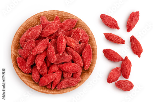 Foto Dried goji berries in wooden bowl isolated on white background