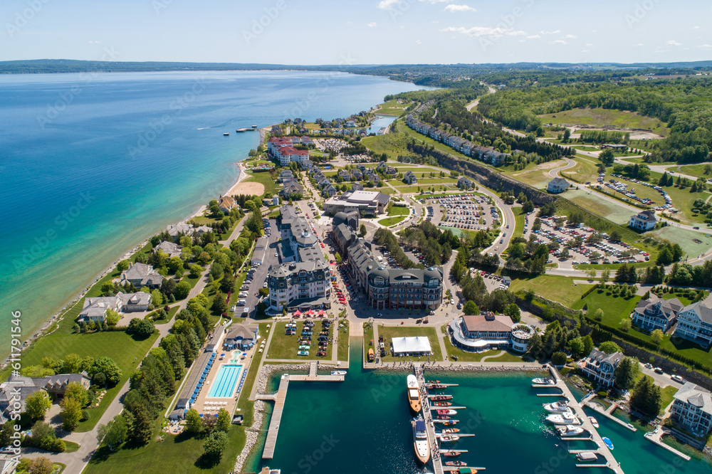 Fototapeta premium Glimpses of Extravagance: Luxurious Boating at Bay Harbor, Michigan