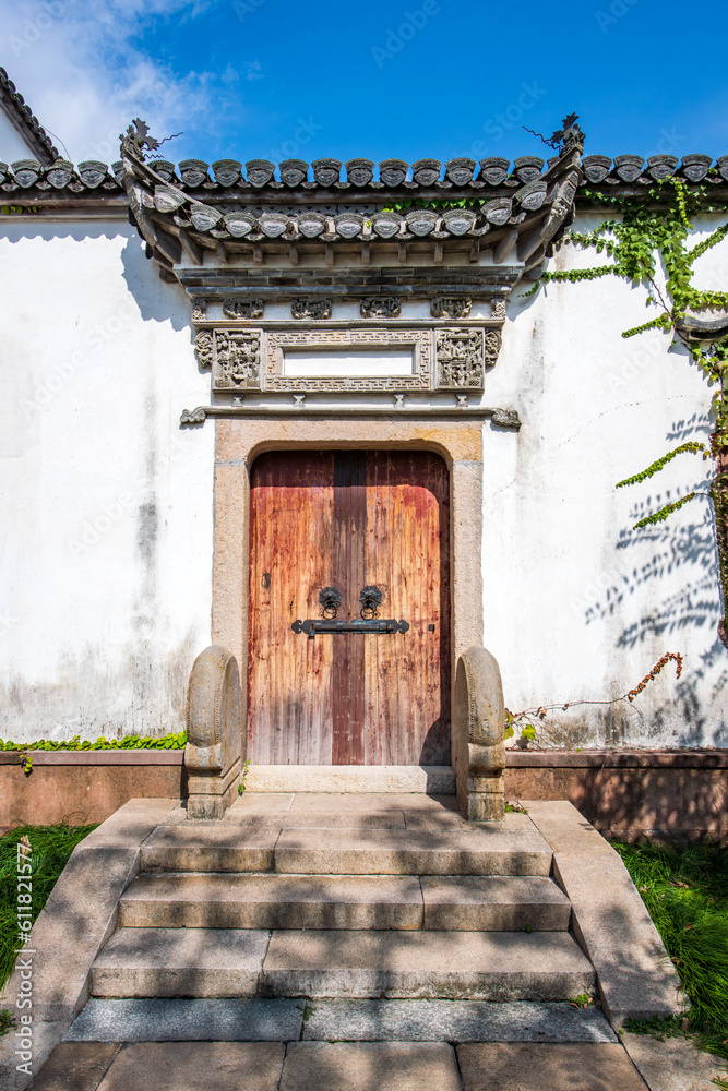 Obraz premium Hui-style building courtyard gate in a small town in southern China