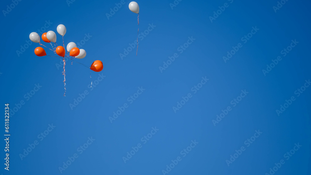 Ballons up in the blue sky Ballons up in the blue sky