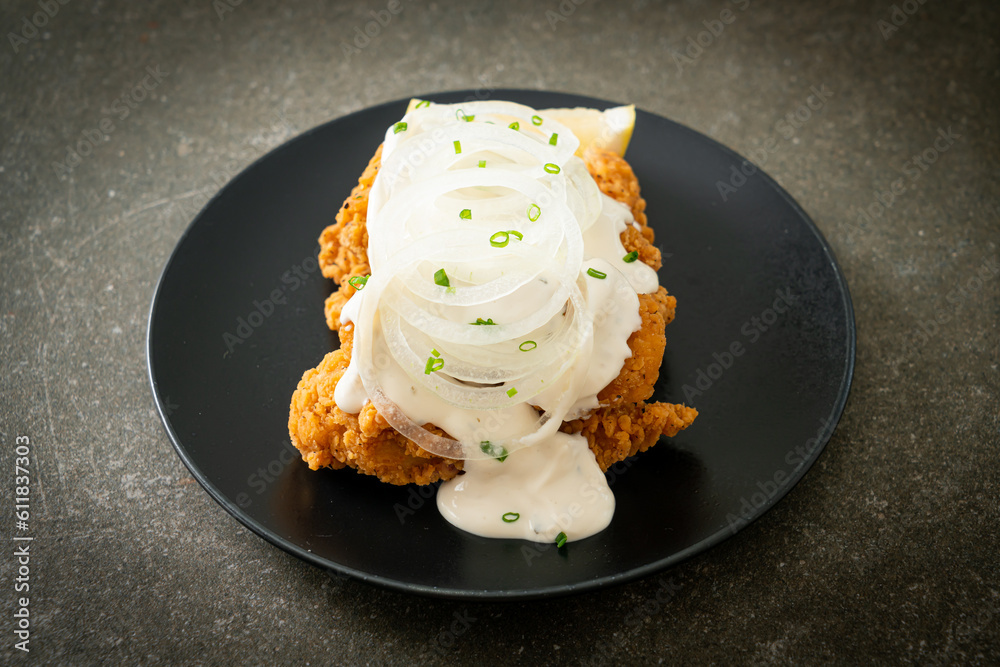 Snow Onion Chicken or Fried Chicken with Creamy Onions Sauce Snow Onion Chicken or Fried Chicken with Creamy Onions Sauce