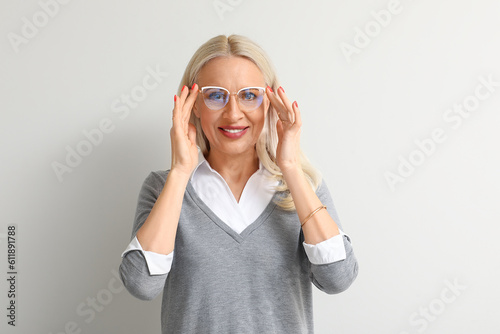 Mature blonde woman in eyeg...