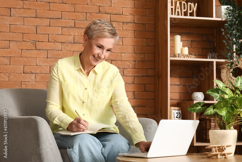 Mature female freelancer wo...