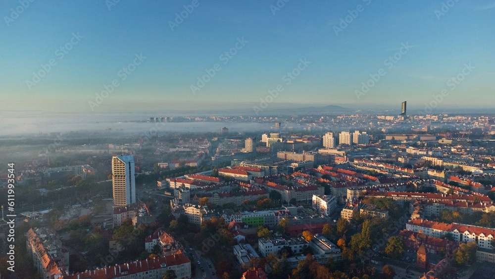 Panorama Wrocławia, wschód słońca, mgła