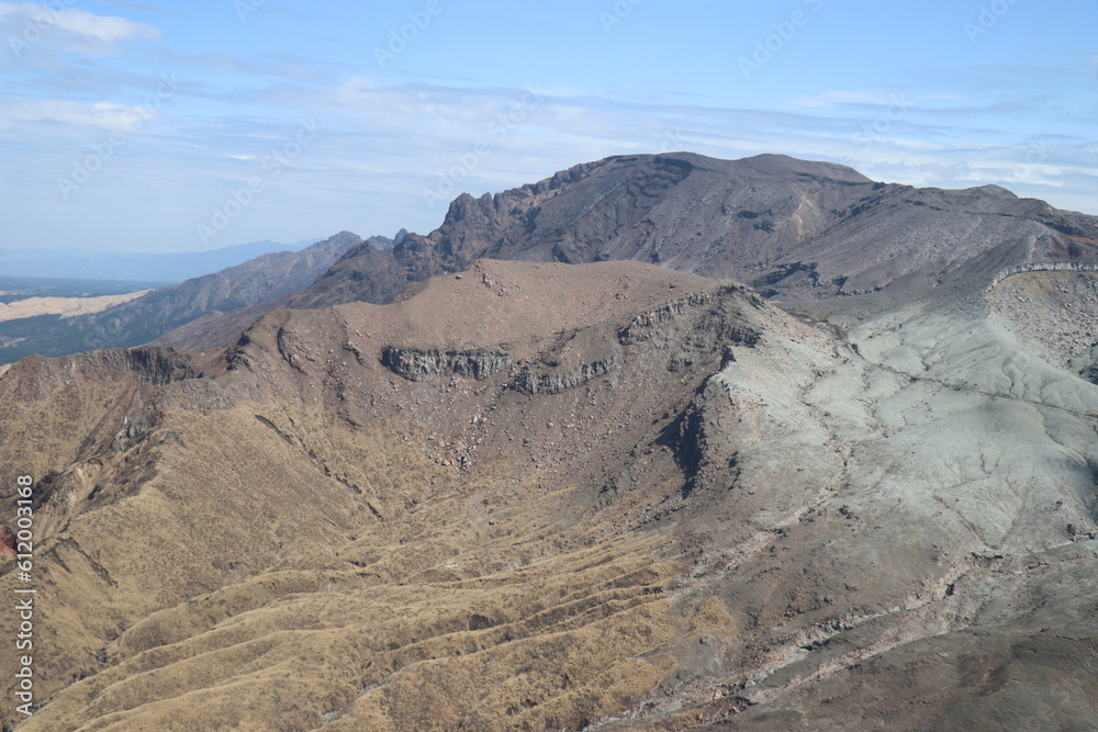 阿蘇カドリー・ドミニオン、熊本、ヘリコプターで阿蘇山の火口を空撮する