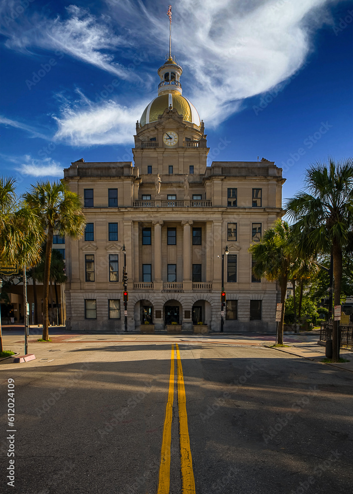 Fototapeta premium City Hall in Savanah, Georgia on a beautiful early morning