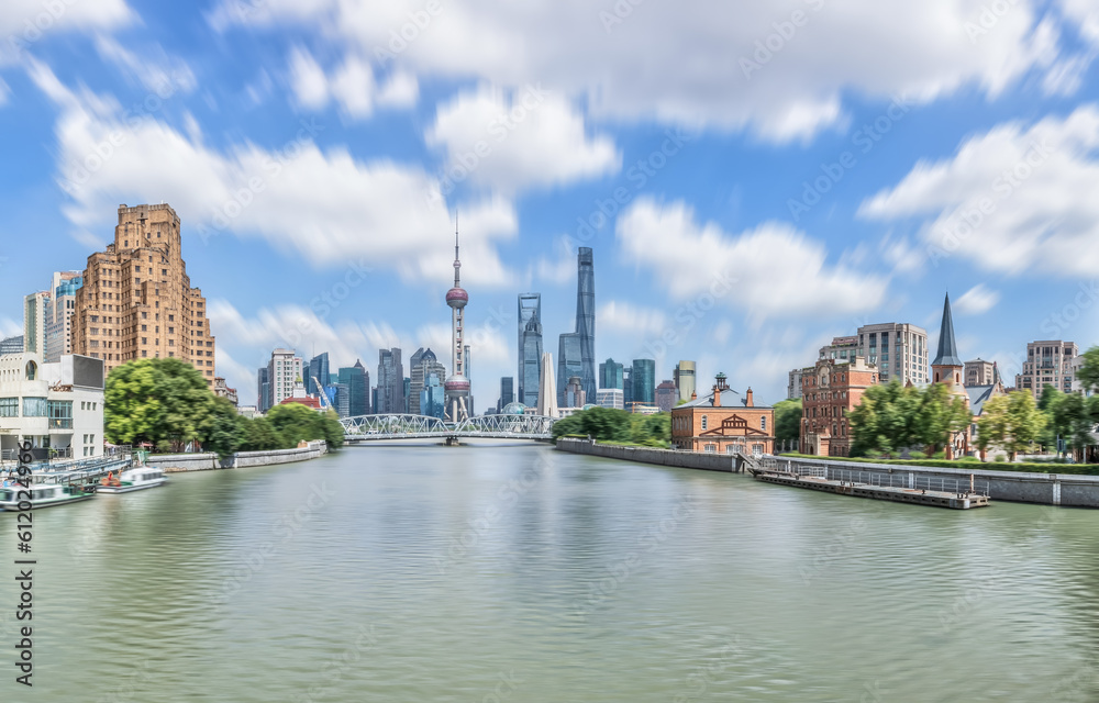 Fototapeta premium Downtown architecture and natural scenery in Shanghai, China